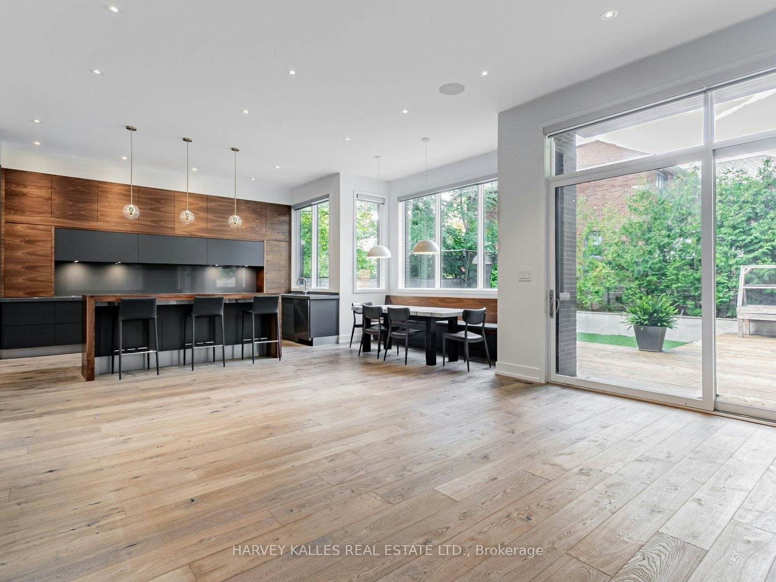 38 Van Dusen Boulevard, Toronto, ON, M8Z 3E6 - 11