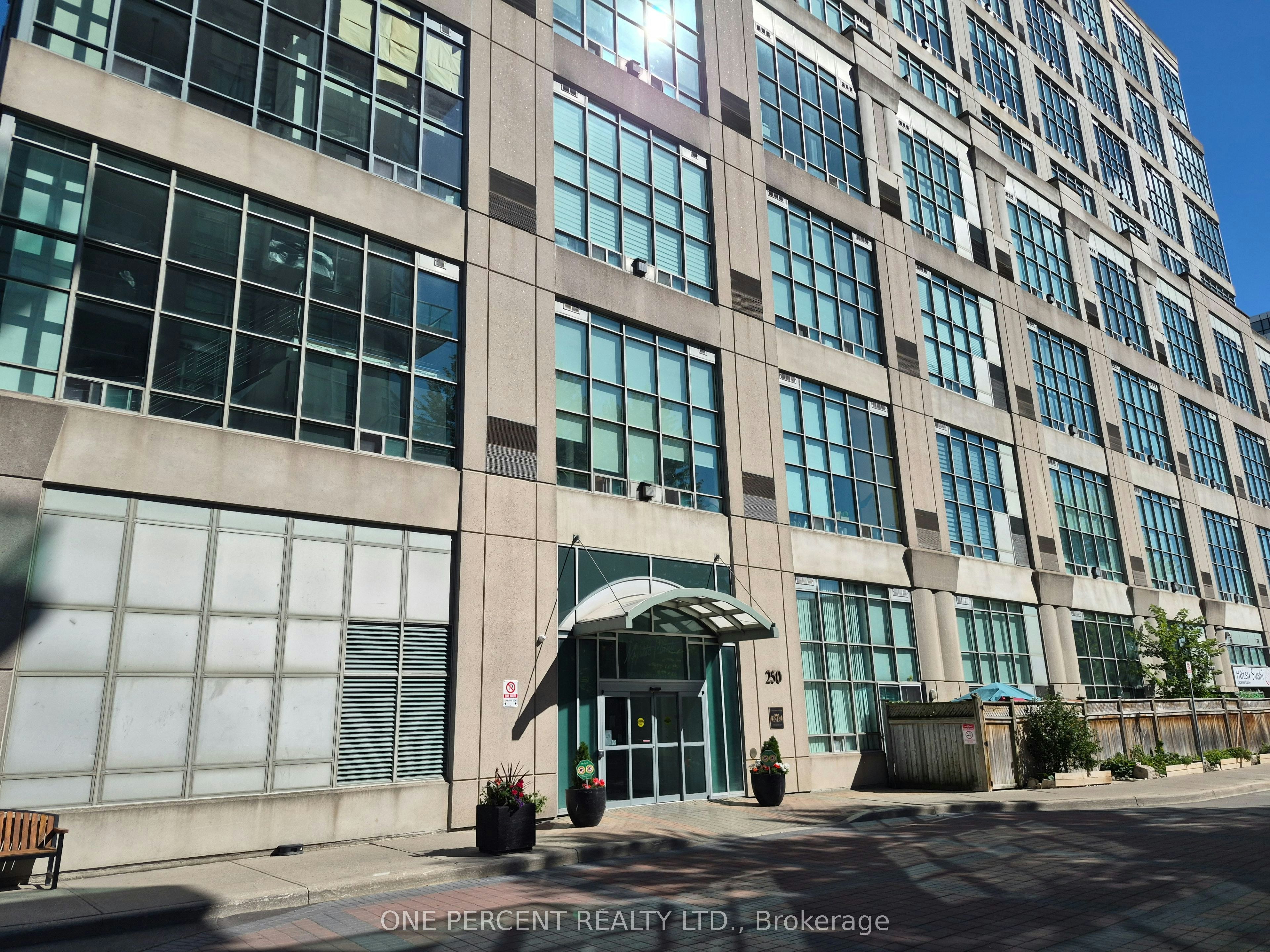 622-250 Manitoba Street, Toronto, ON, M8Y 4E8