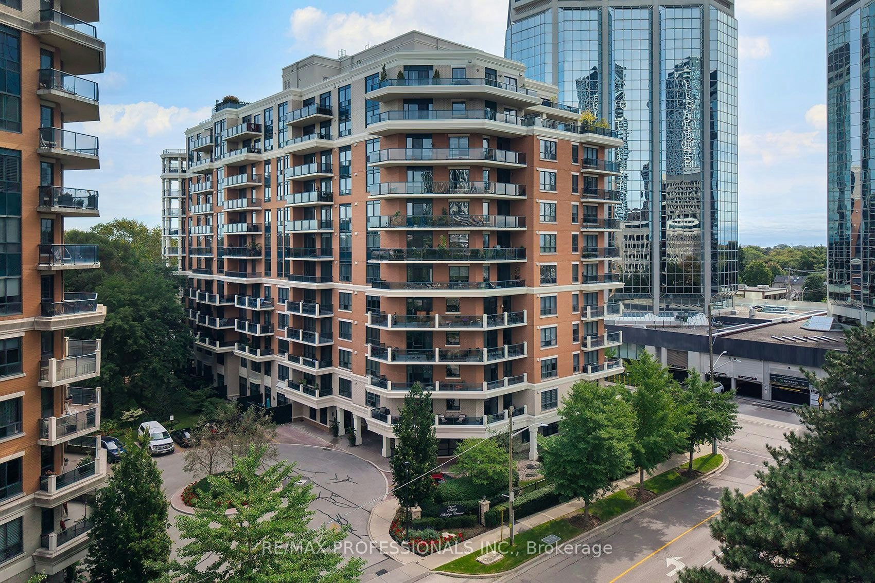 606-2 Aberfoyle Crescent, Toronto, ON, M8X 2Z8