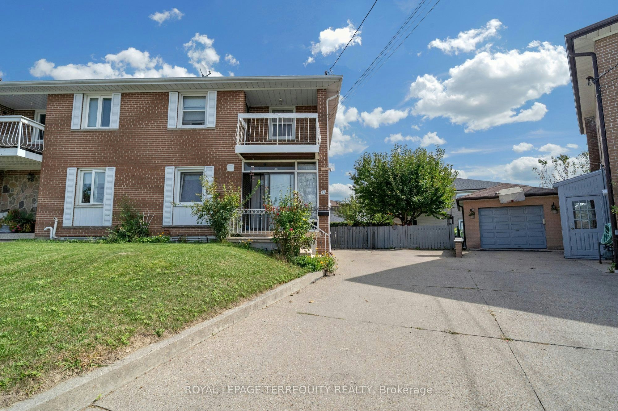 11 Dixiana Court, Toronto, ON, M3L 1X3