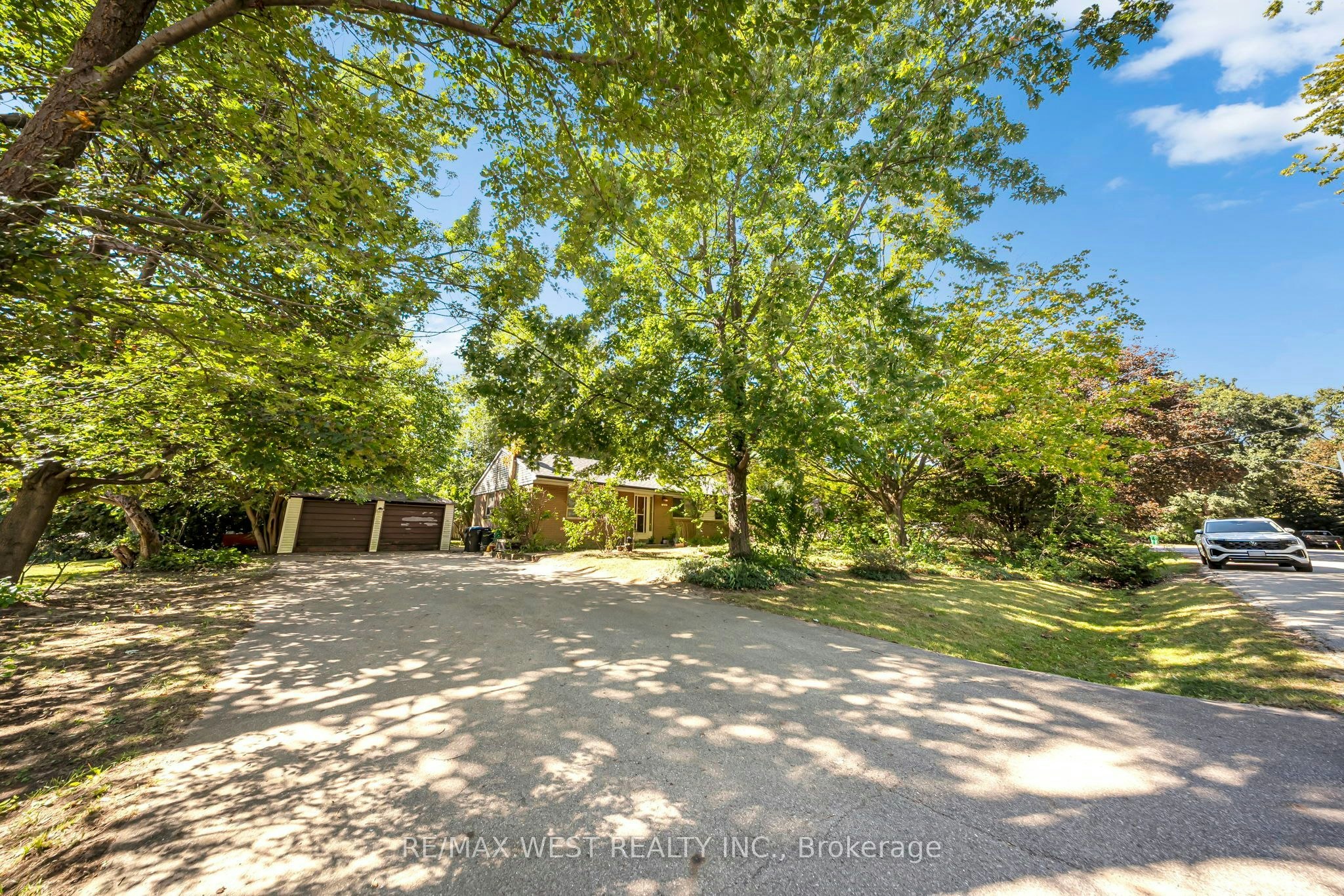1610 Magenta Court, Mississauga, ON, L5G 3A7