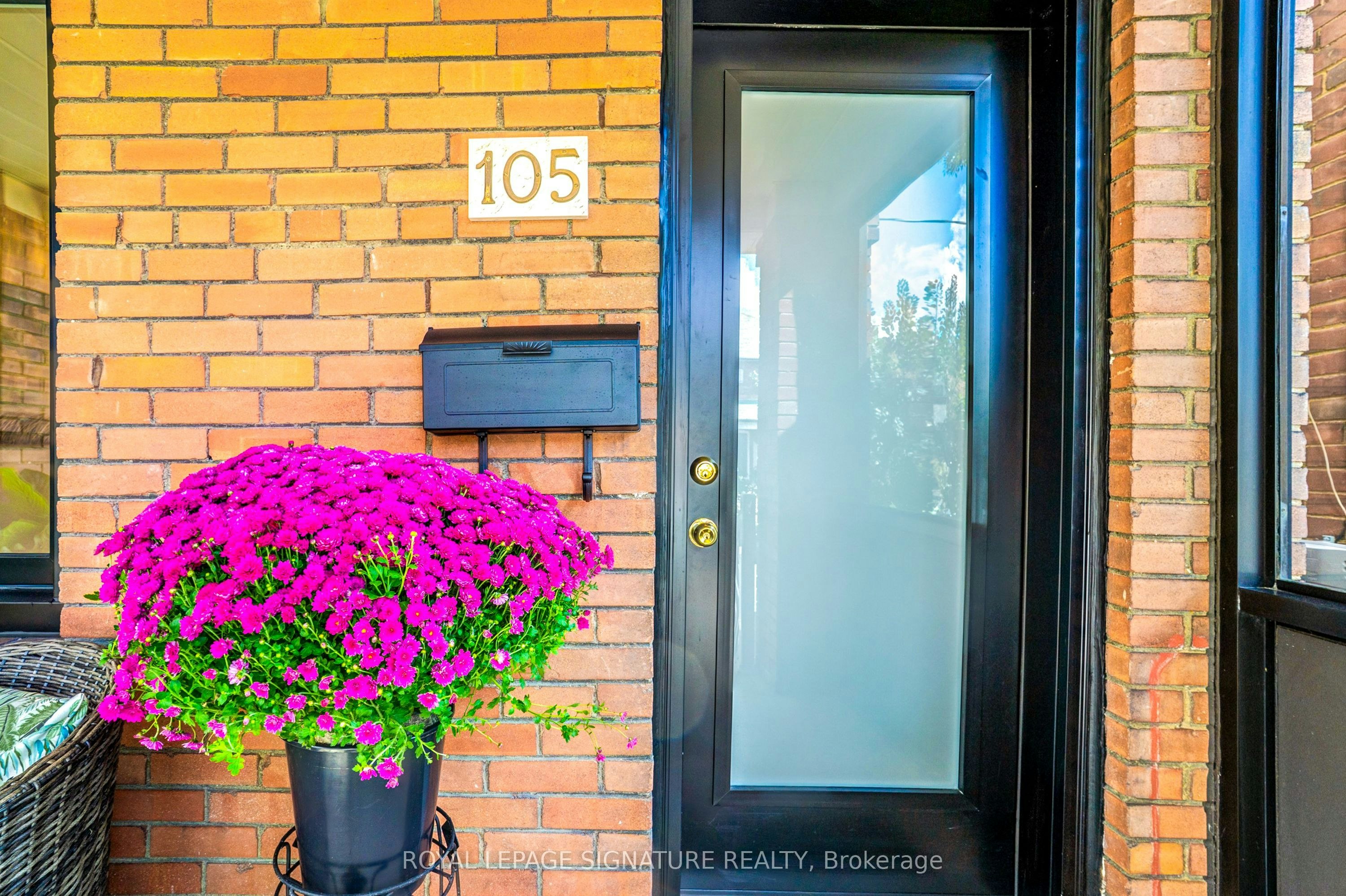 105 Earlscourt Avenue, Toronto, ON, M6E 4A8