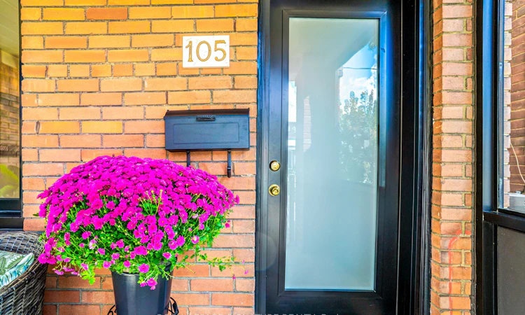 105 Earlscourt Avenue