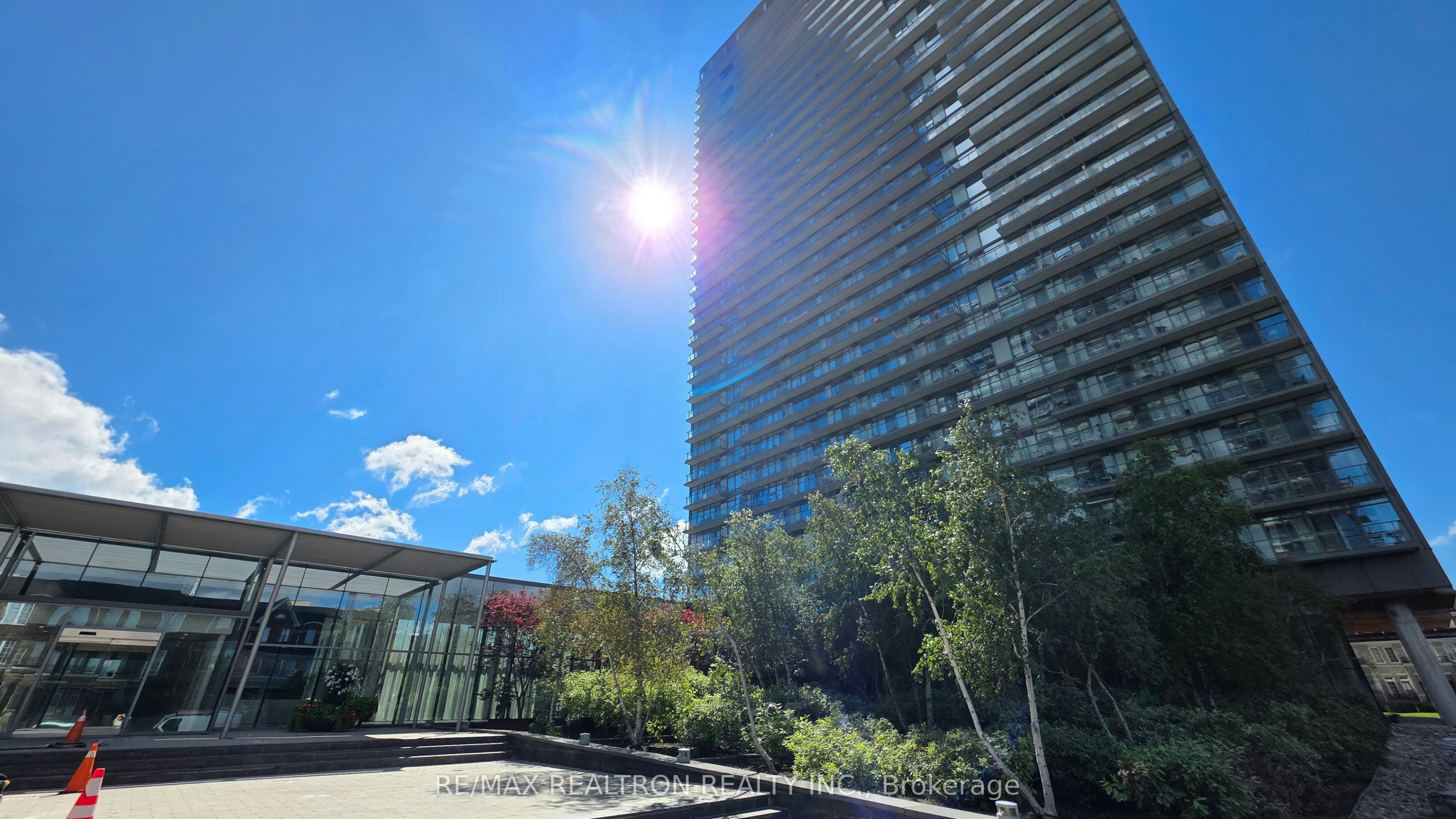 607-105 The Queensway Avenue, Toronto, ON, M6S 5B5