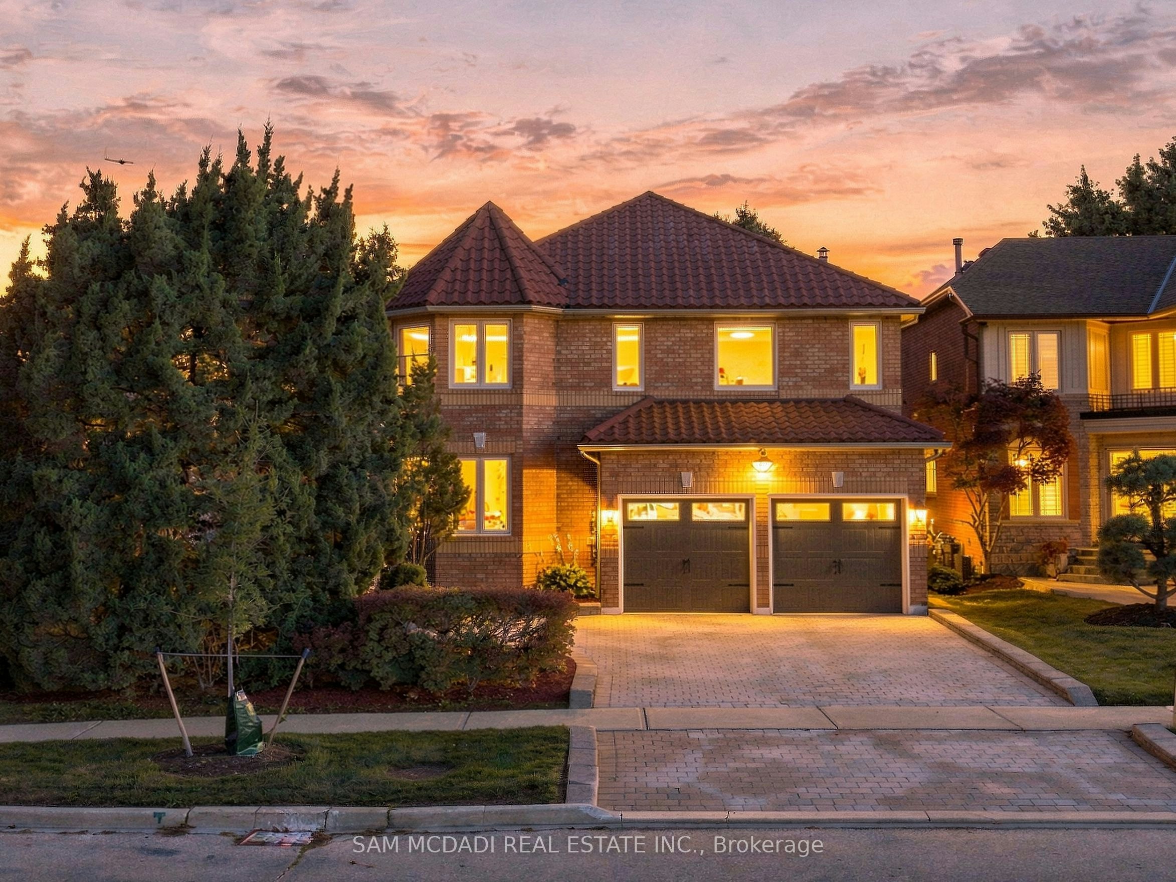 5289 Fallingbrook Drive, Mississauga, ON, L5V 1N8