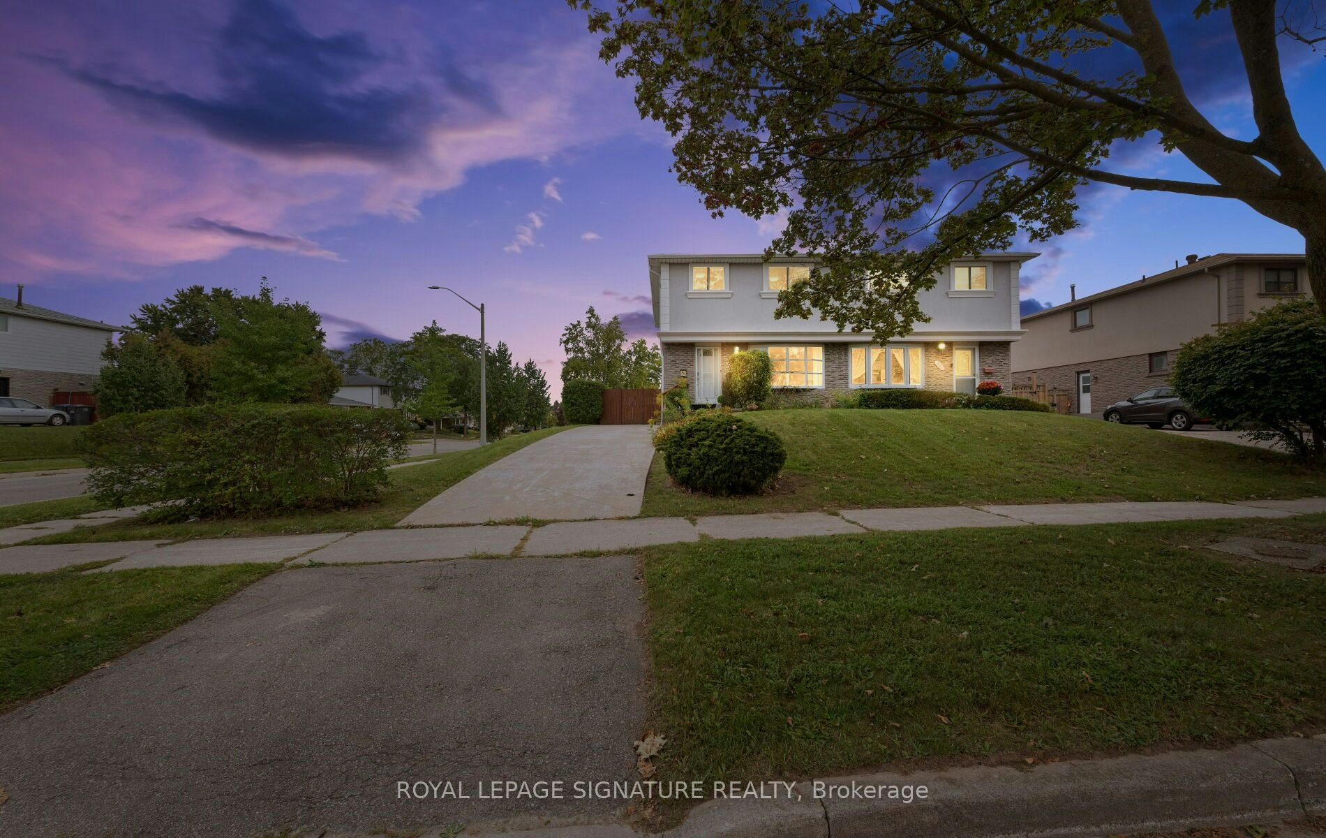 783 Dodsworth Crescent, Mississauga, ON, L4Y 2H8