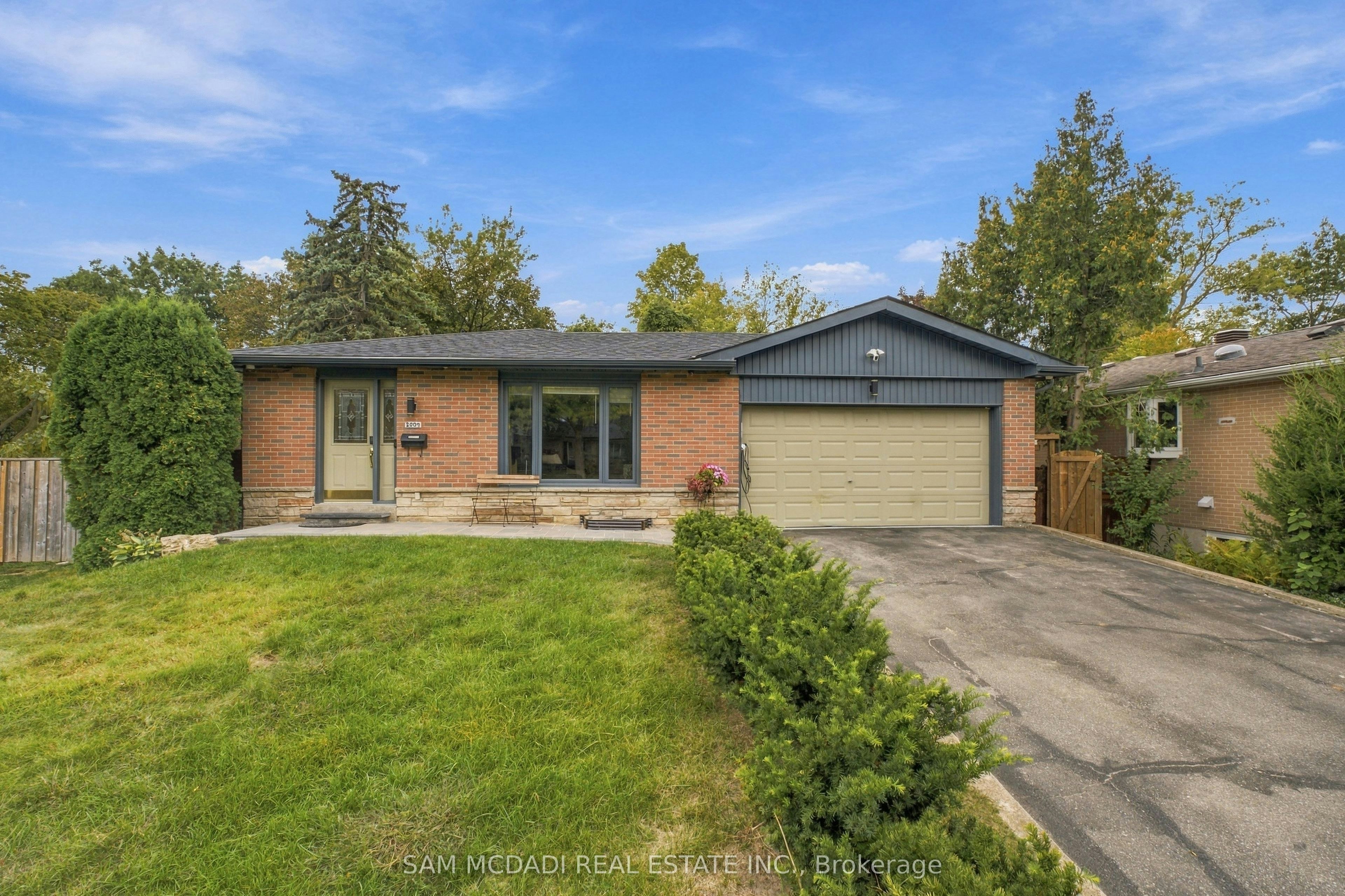 2009 Delaney Drive, Mississauga, ON, L5J 3L3