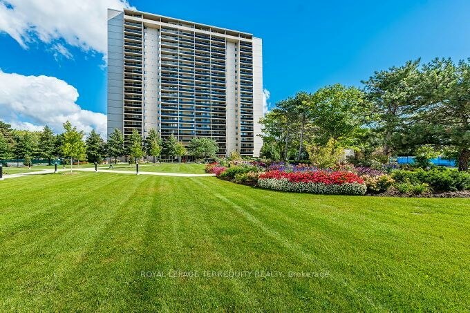 1102-812 Burnhamthorpe Road, Toronto, ON, M9C 4W1