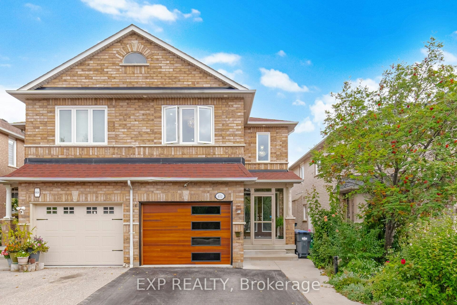 670 Wildgrass Road, Mississauga, ON, L5B 4J5