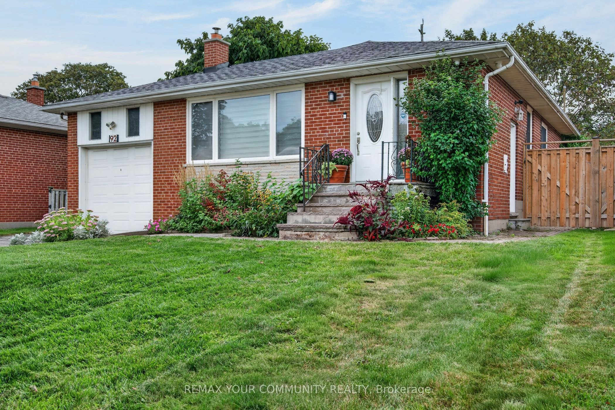 92 Beaver Bend Crescent, Toronto, ON, M9B 5R6
