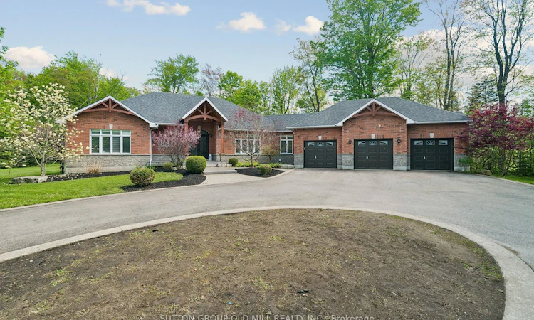 7 Rolling Meadow Drive