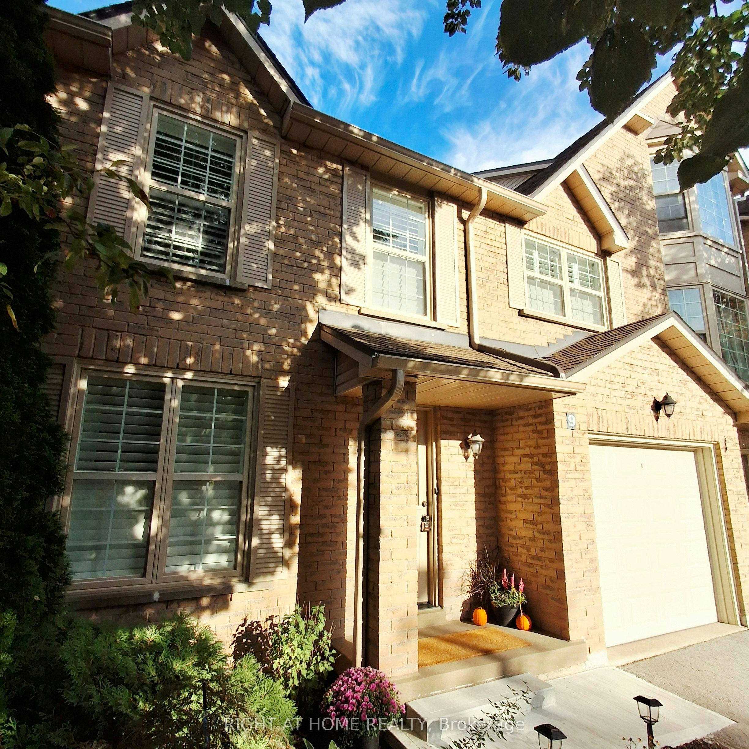 9-2272 Mowat Avenue, Oakville, ON, L6H 5L8
