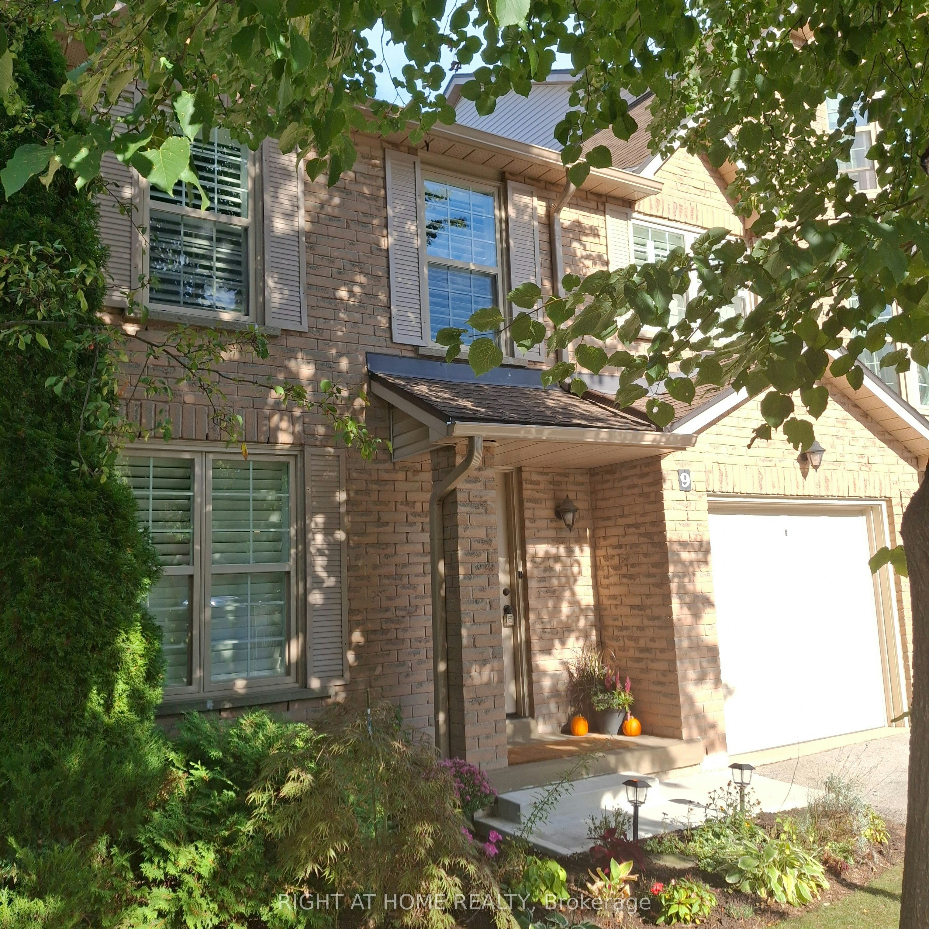9-2272 Mowat Avenue, Oakville, ON, L6H 5L8
