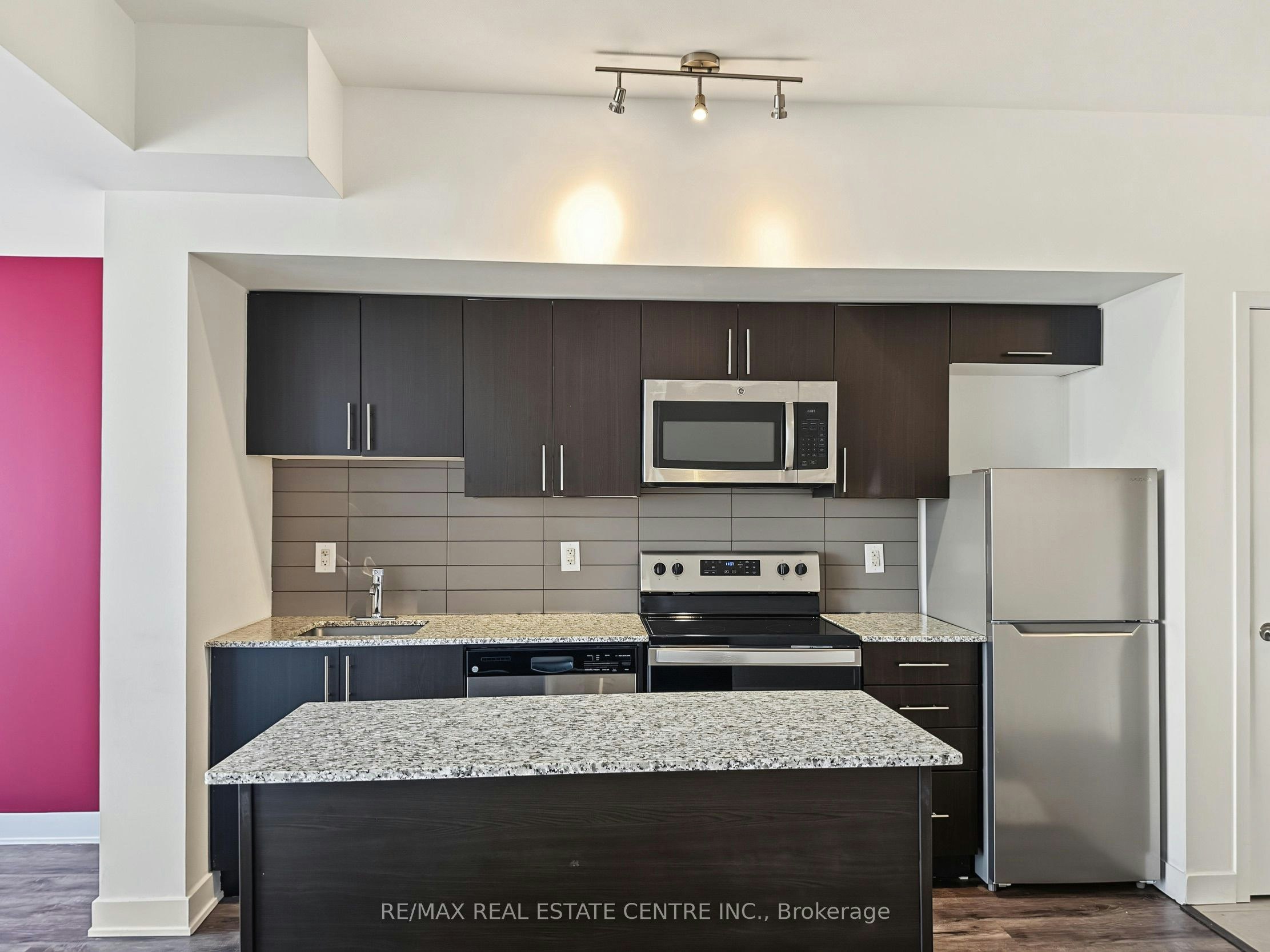 911-11 Superior Avenue, Toronto, ON, M8V 0A7 - 6