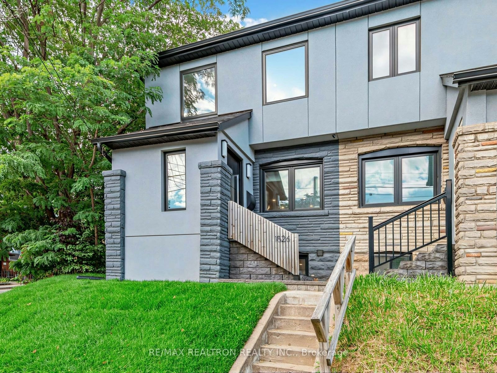 1526 Davenport Road, Toronto, ON, M6H 2H8