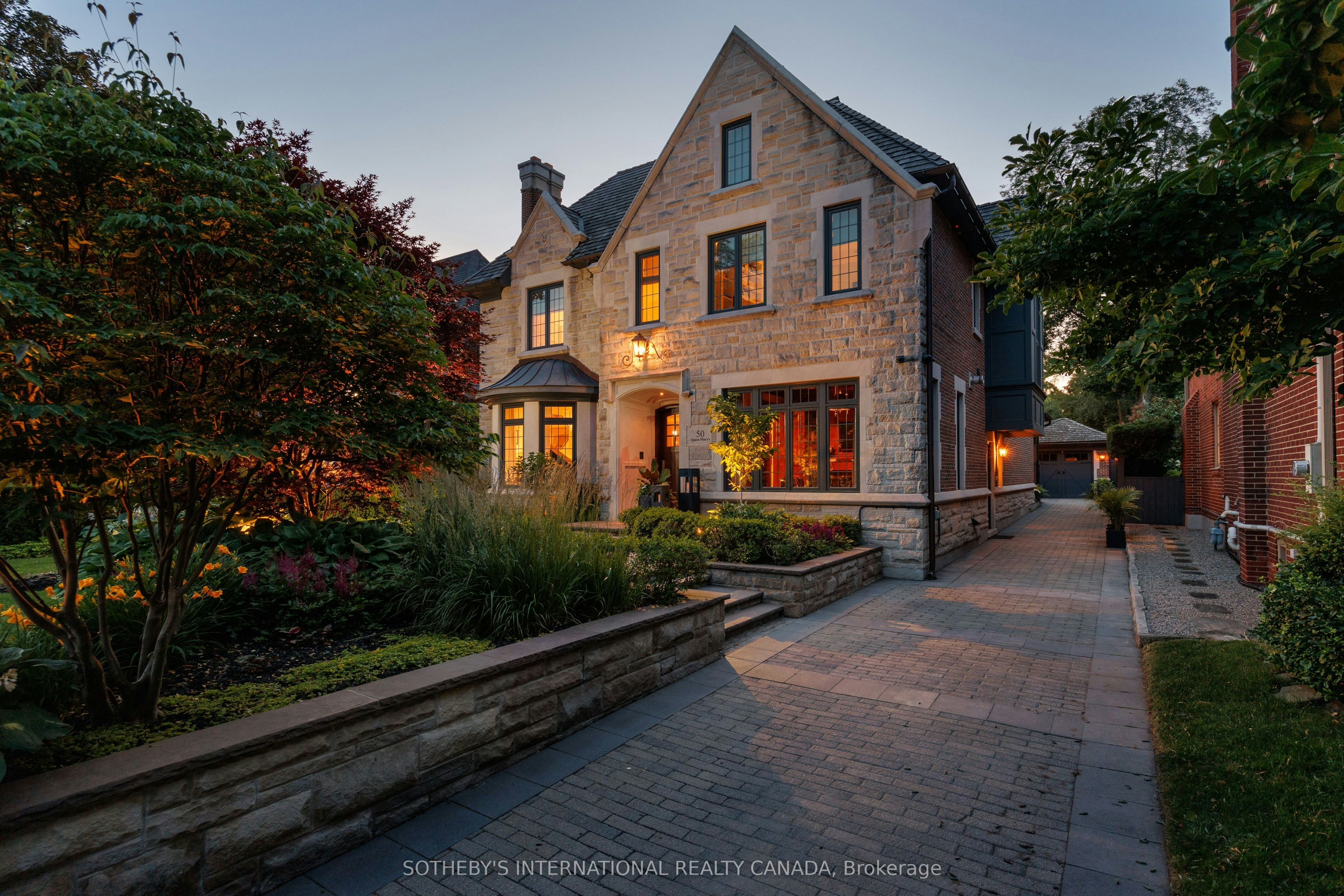 50 Queen Marys Drive, Toronto, ON, M8X 1S4