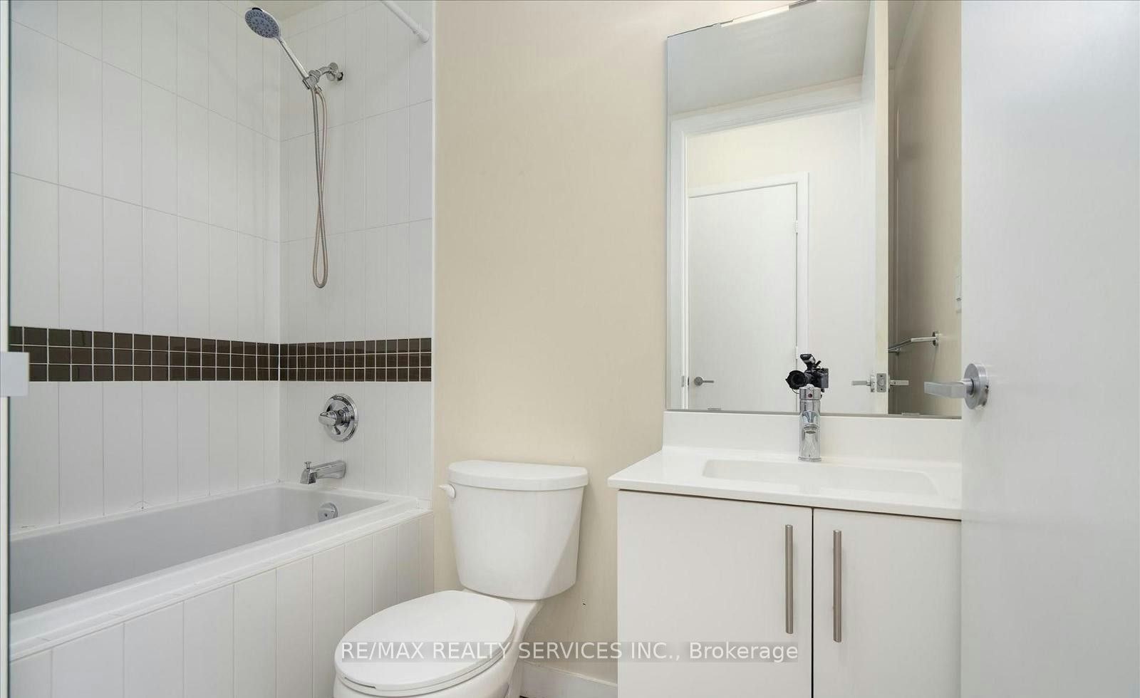 2331-165 Legion Road N, Toronto, ON, M5Y 0B3 - 14