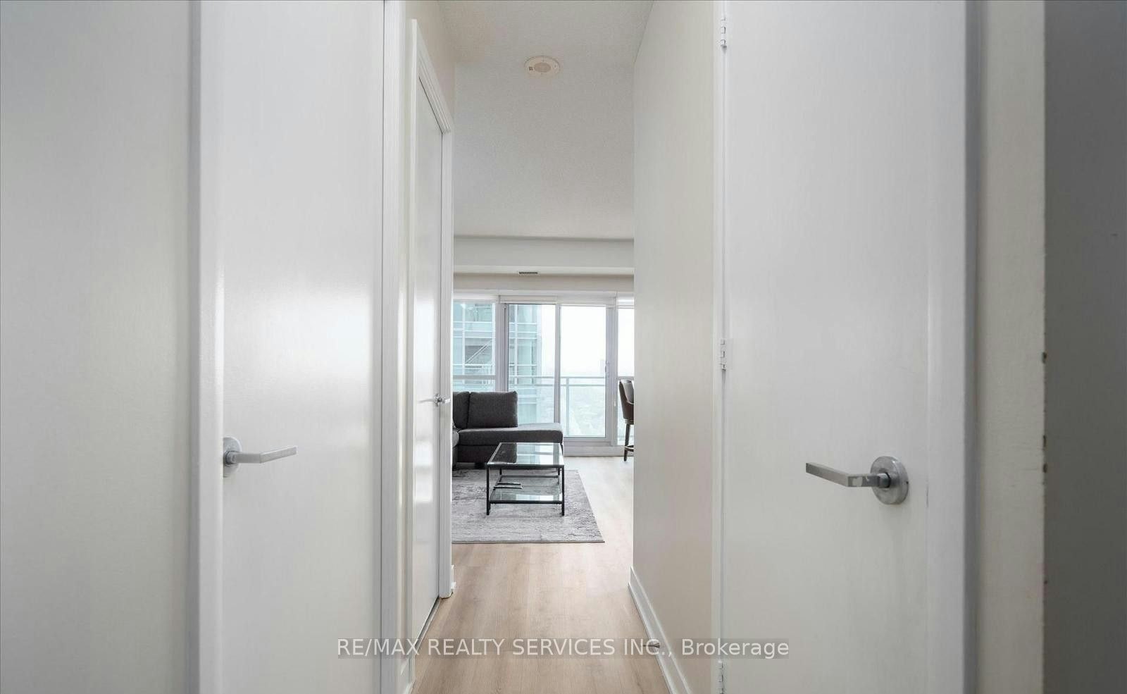 2331-165 Legion Road N, Toronto, ON, M5Y 0B3 - 4