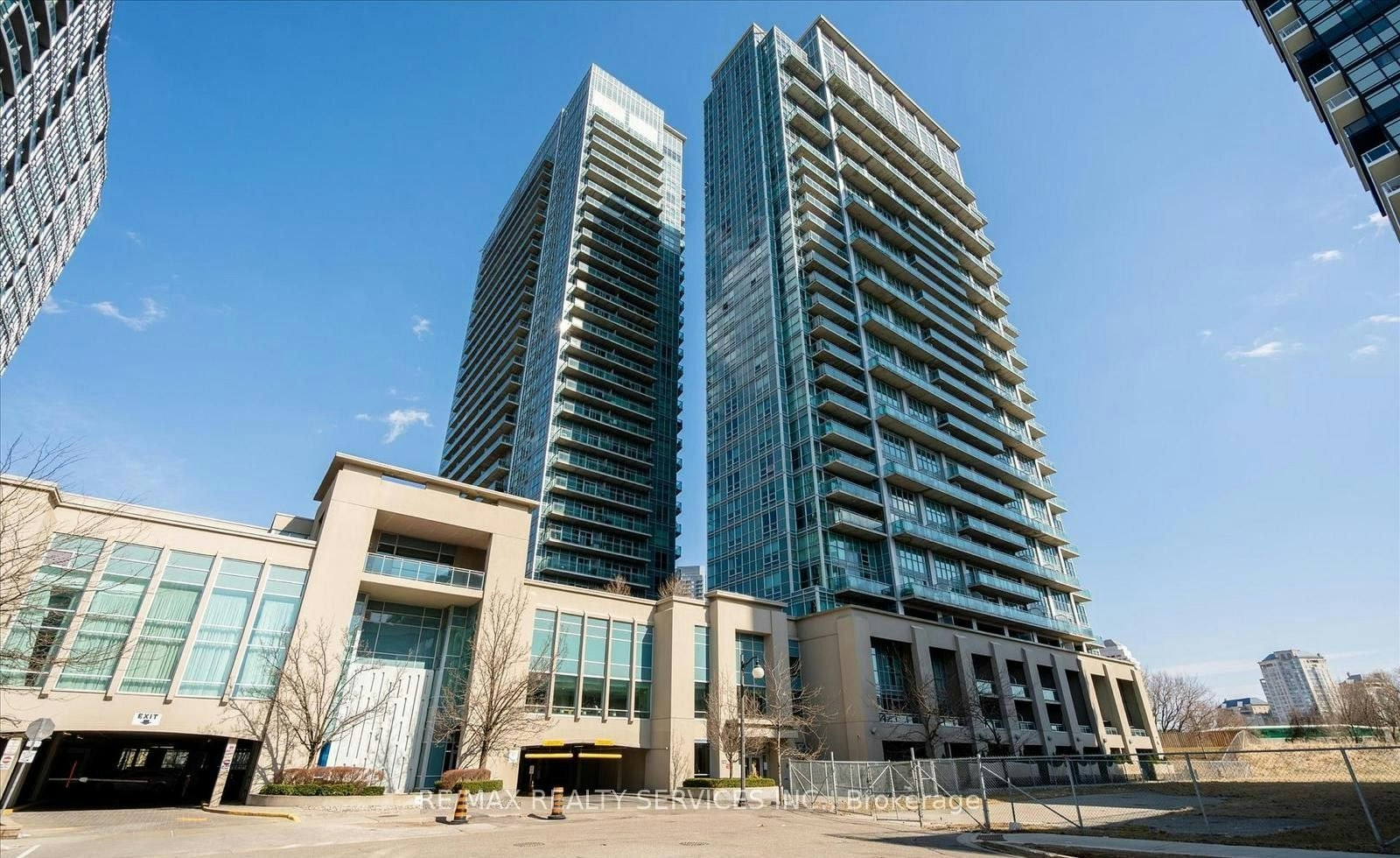 2331-165 Legion Road N, Toronto, ON, M5Y 0B3