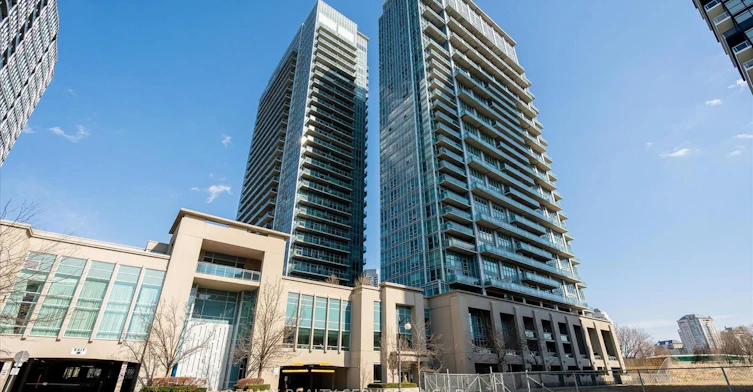 2331-165 Legion Road N, Toronto, ON, M5Y 0B3