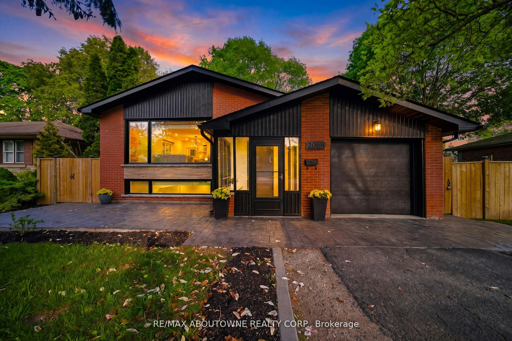 2066 Rebecca Street, Oakville, ON, L6L 2A2