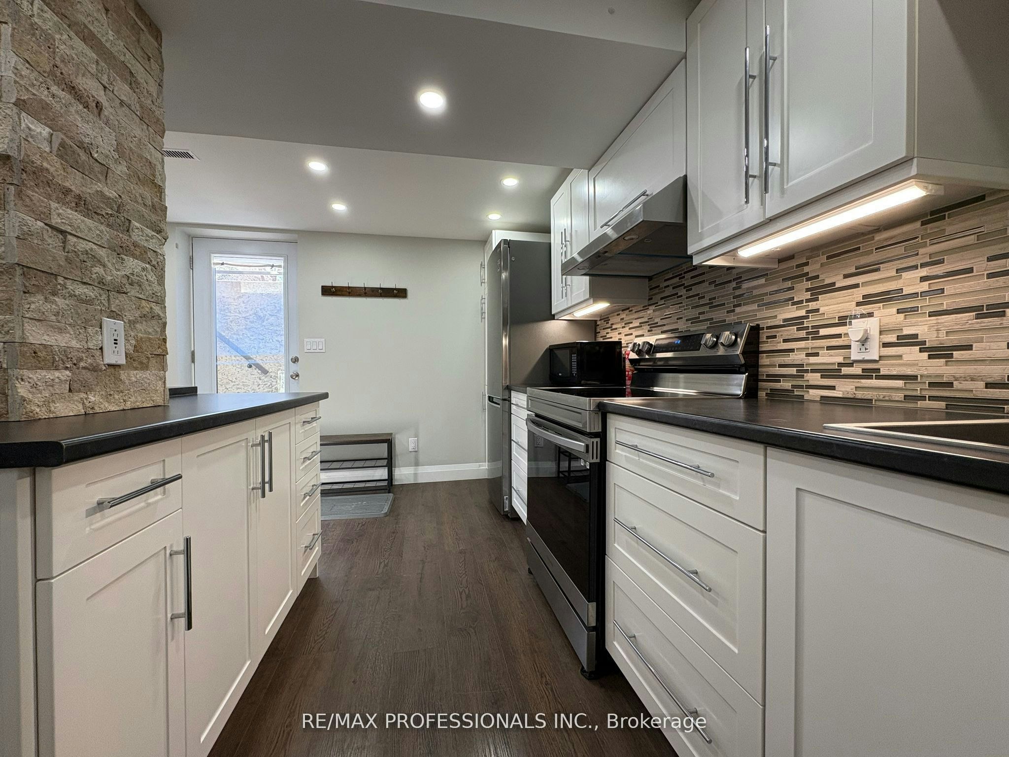 Lower-19 Elmbrook Crescent, Toronto, ON, M9C 5B2 - 5