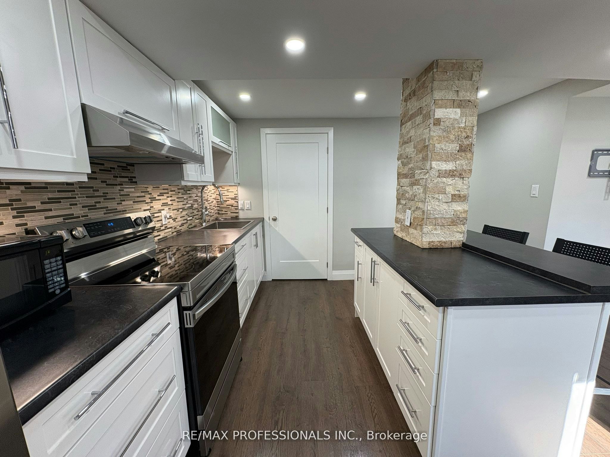 Lower-19 Elmbrook Crescent, Toronto, ON, M9C 5B2 - 4