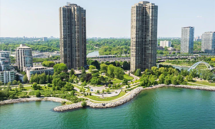 1605-2045 Lake Shore Boulevard W