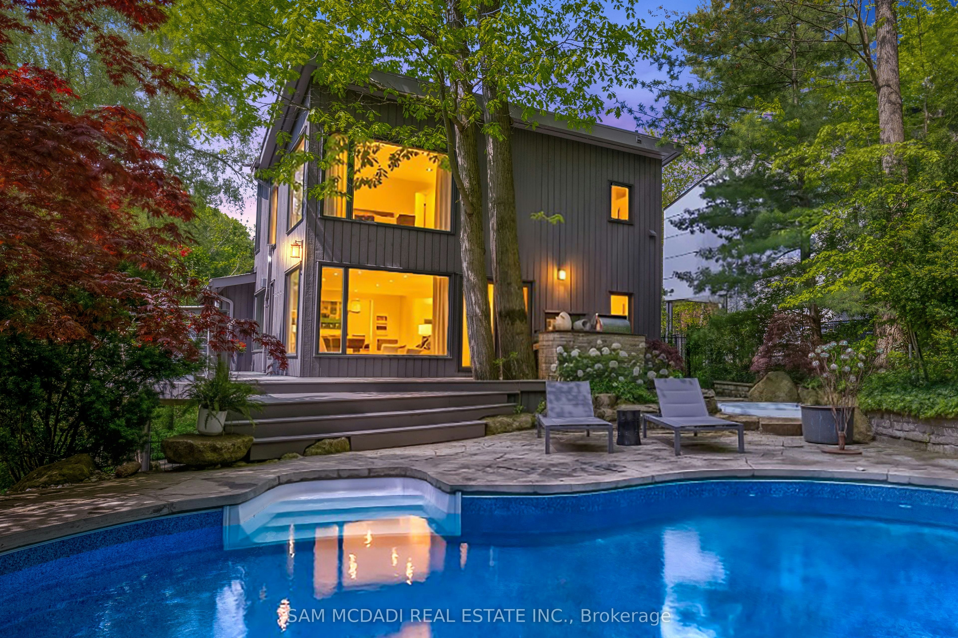 1273 Queen Victoria Avenue, Mississauga, ON, L5H 3H2