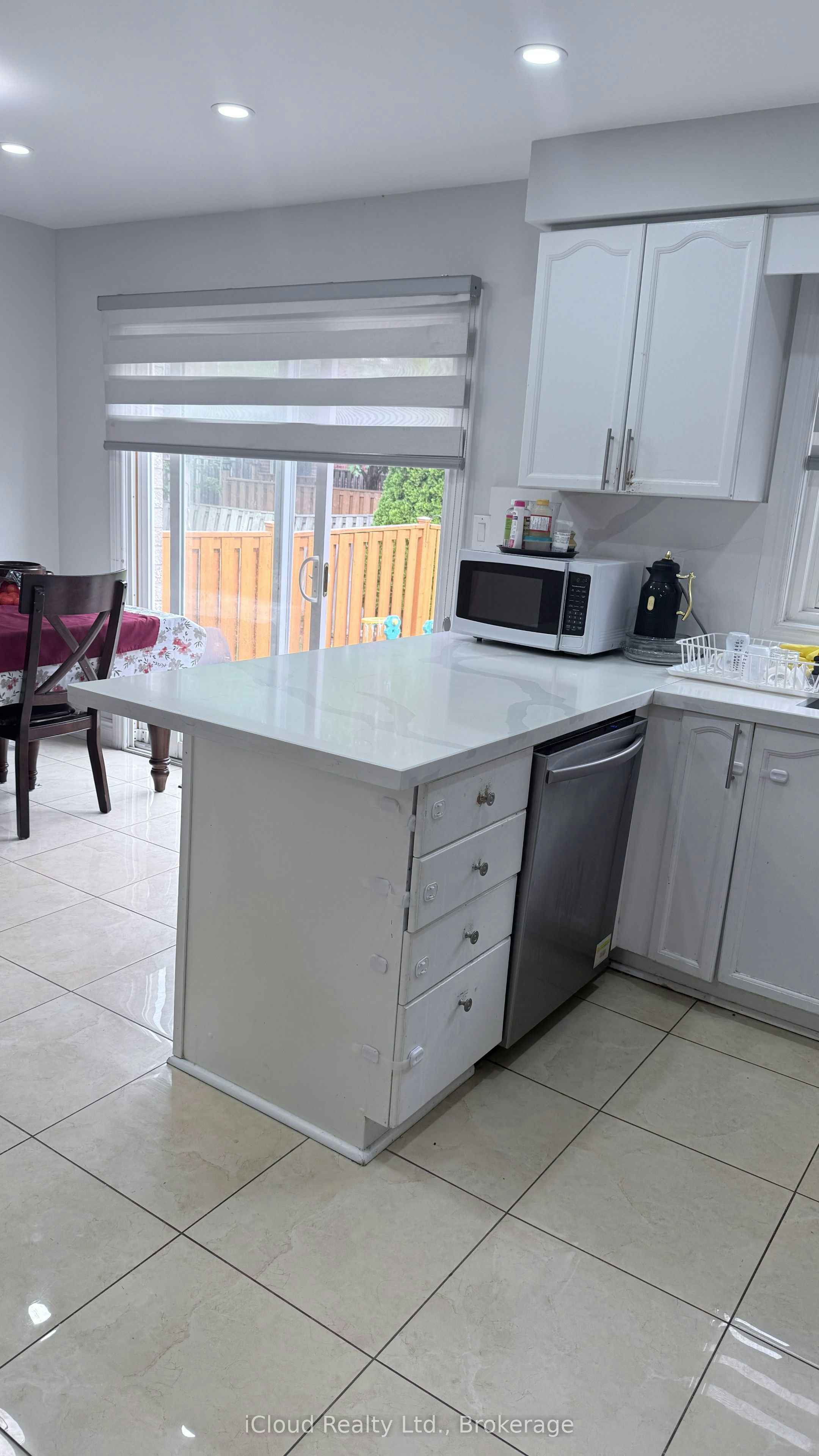 7050 Black Walnut Trail, Mississauga, ON, L5N 7N6 - 6