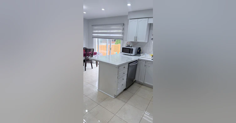 7050 Black Walnut Trail, Mississauga, ON, L5N 7N6 - 6