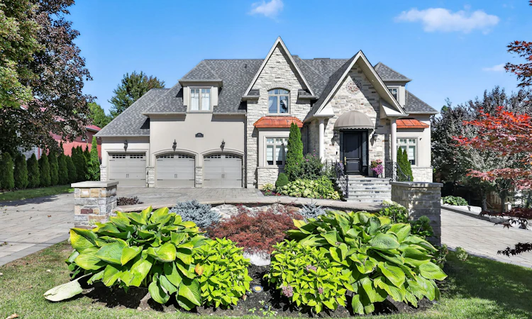 2513 Sharon Crescent