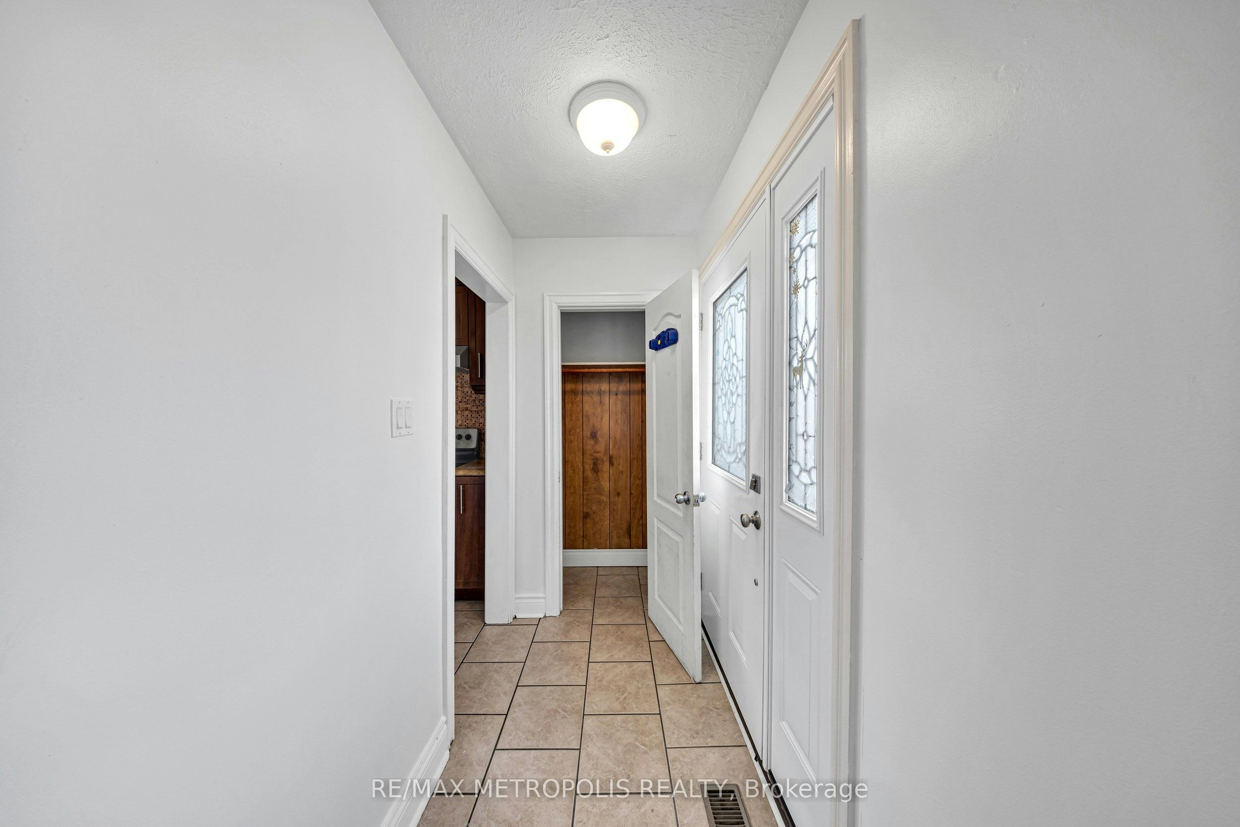 Main-147 Vodden Street E, Brampton, ON, L6V 1M6 - 4