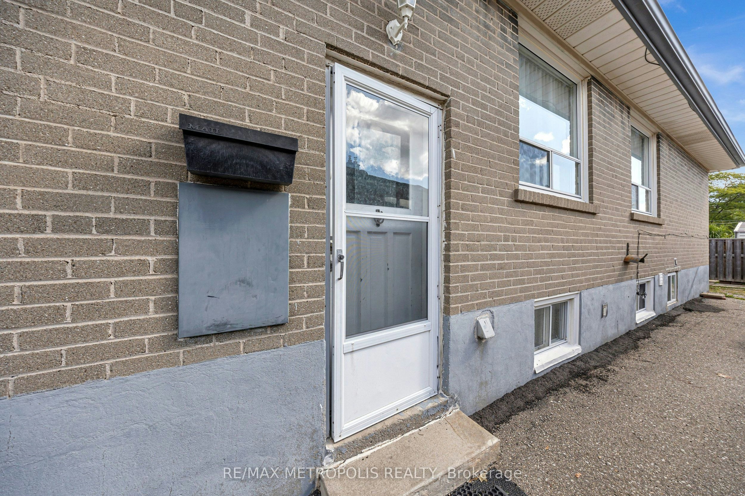 Main-147 Vodden Street E, Brampton, ON, L6V 1M6 - 2