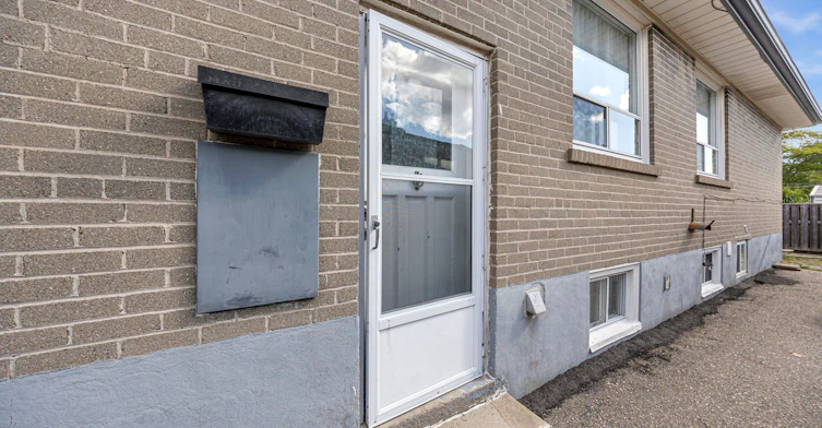 Main-147 Vodden Street E, Brampton, ON, L6V 1M6 - 2