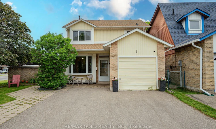 1 Wolverton Crescent