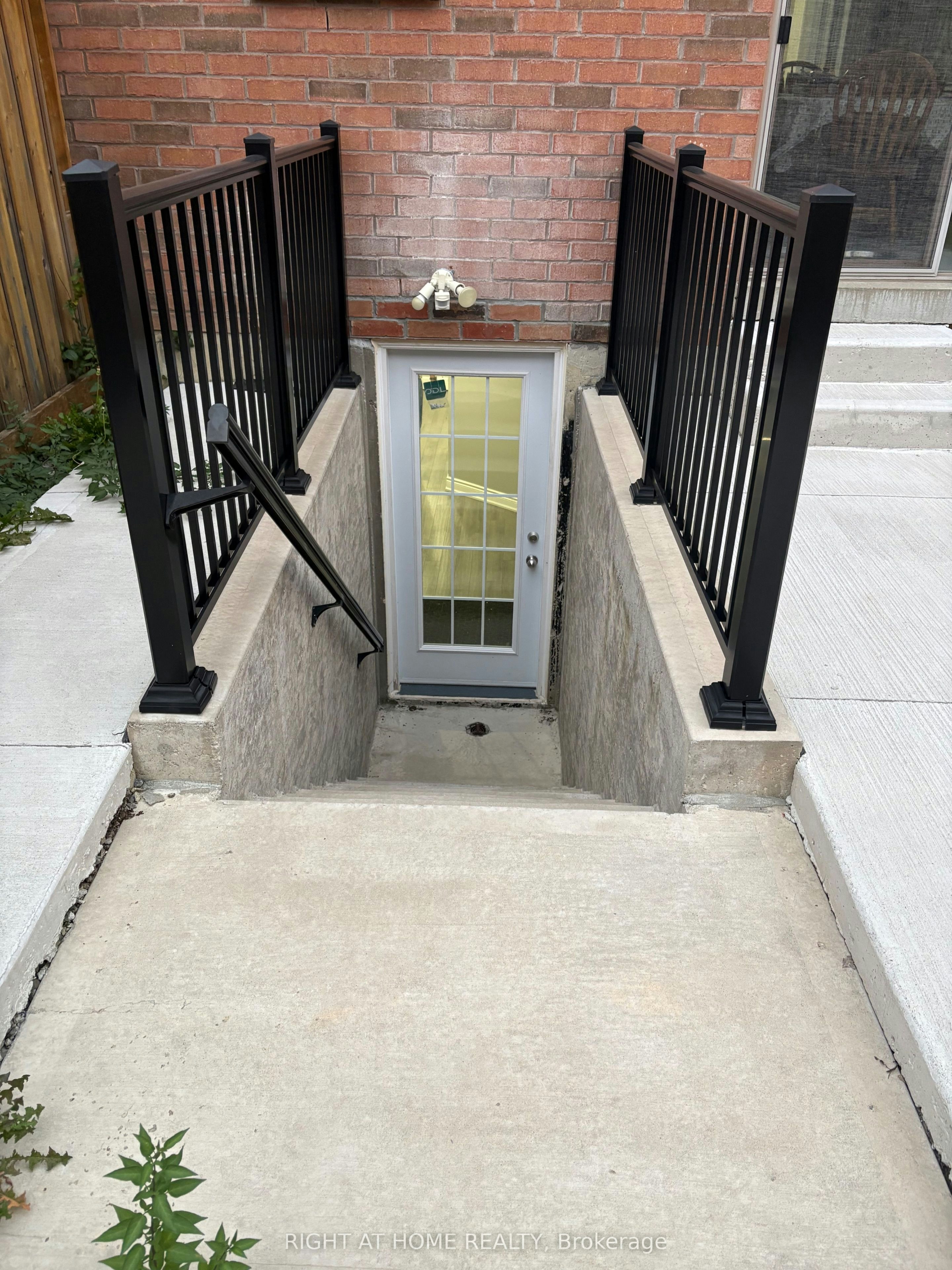 (Lower Level)-846 Francine Crescent, Mississauga, ON, L5V 0E2