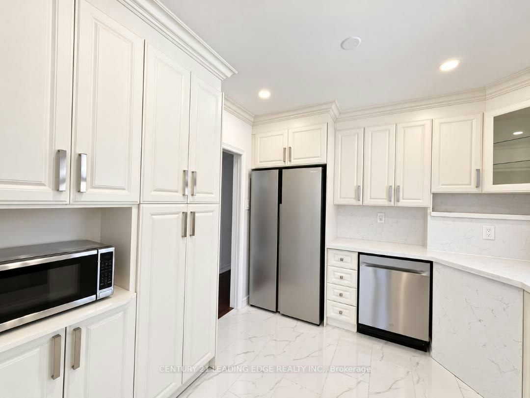 28 Eringate Drive, Toronto, ON, M9C 3Y7 - 8