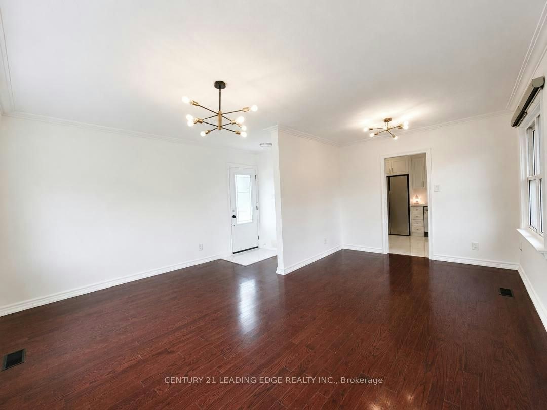 28 Eringate Drive, Toronto, ON, M9C 3Y7 - 3
