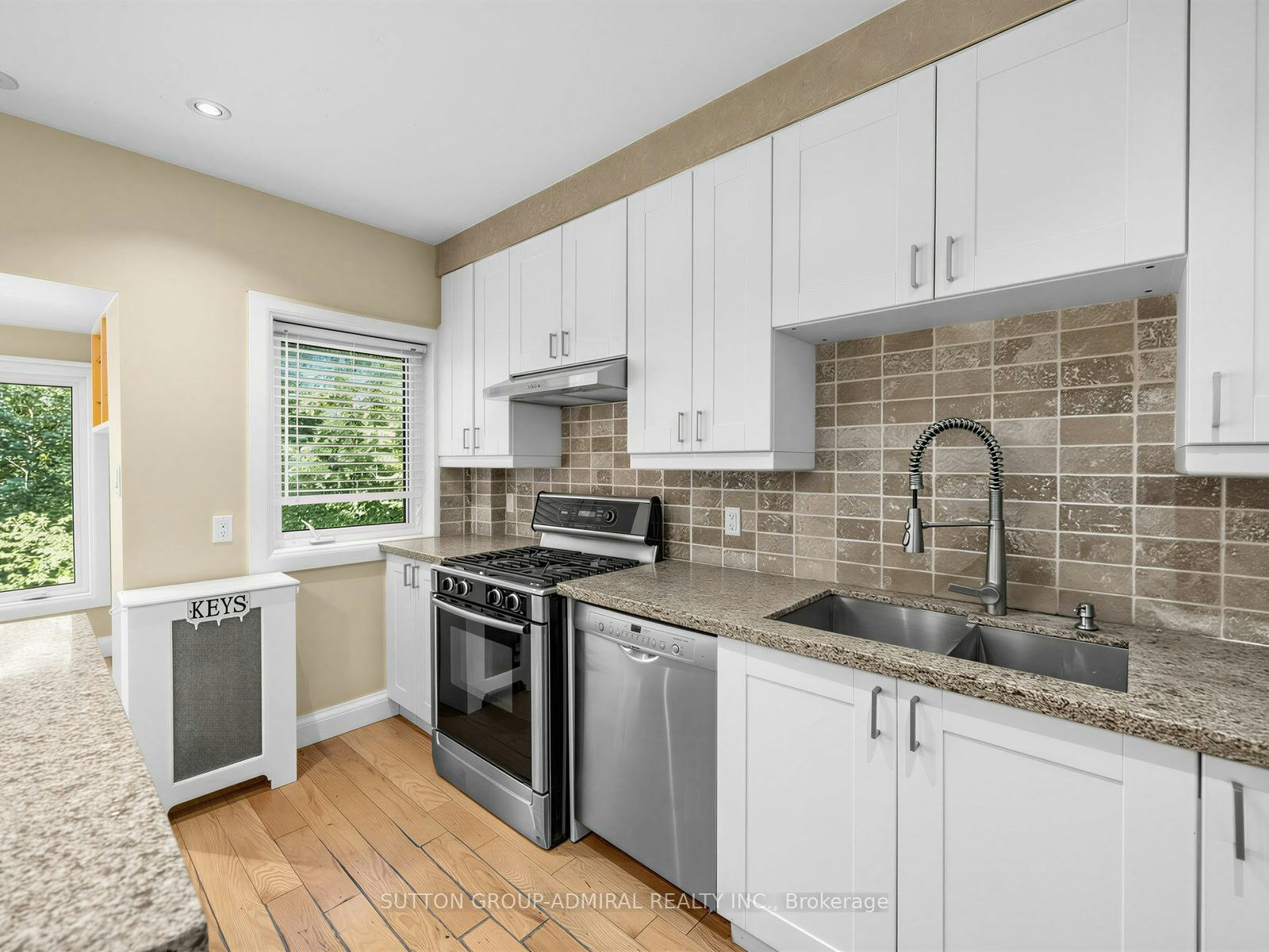 246 Ellis Main Avenue, Toronto, ON, M6S 2X2 - 5