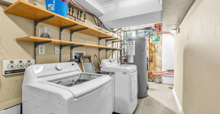 246 Ellis Main Avenue, Toronto, ON, M6S 2X2 - 22