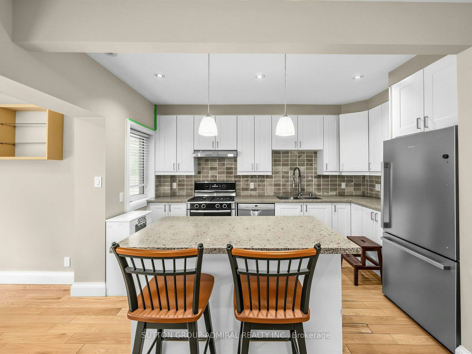 246 Ellis Main Avenue, Toronto, ON, M6S 2X2 - 4