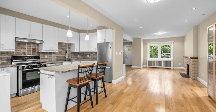 246 Ellis Main Avenue, Toronto, ON, M6S 2X2 - 2