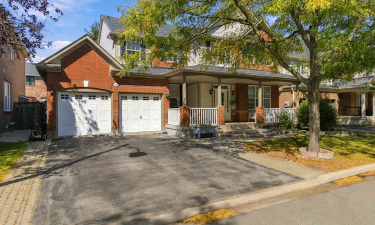 1580 Earl Crescent