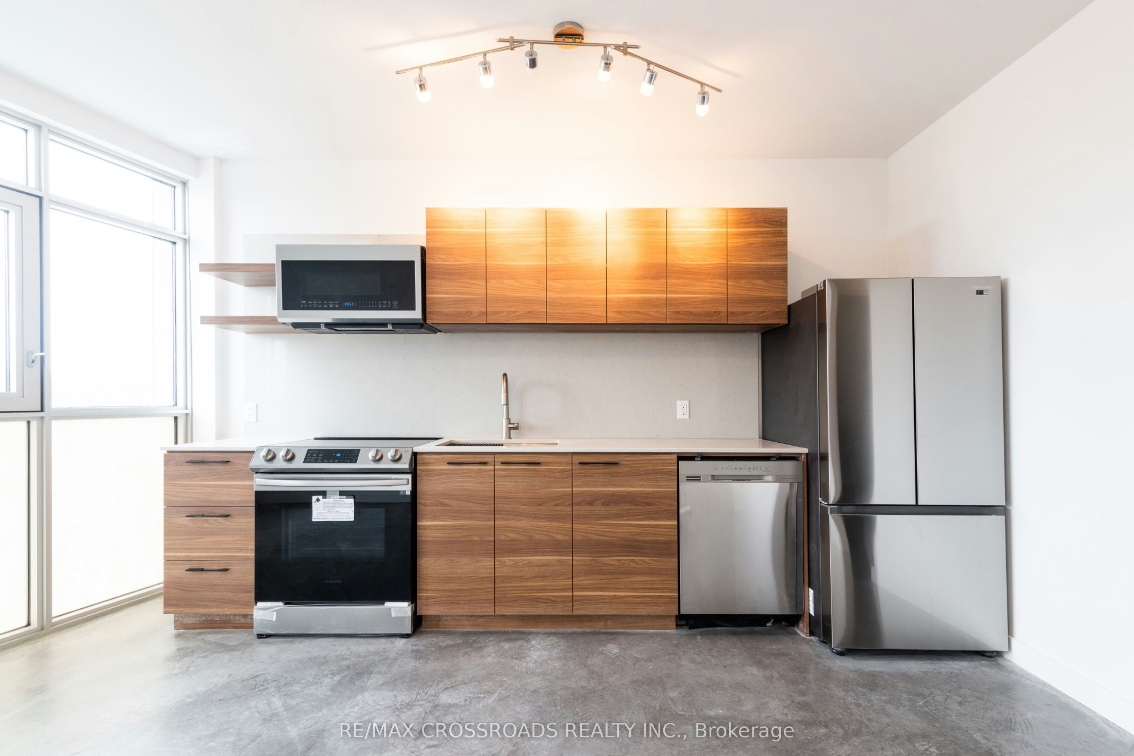 3A-3333 Dundas Street W, Toronto, ON, M6P 2A6 - 2