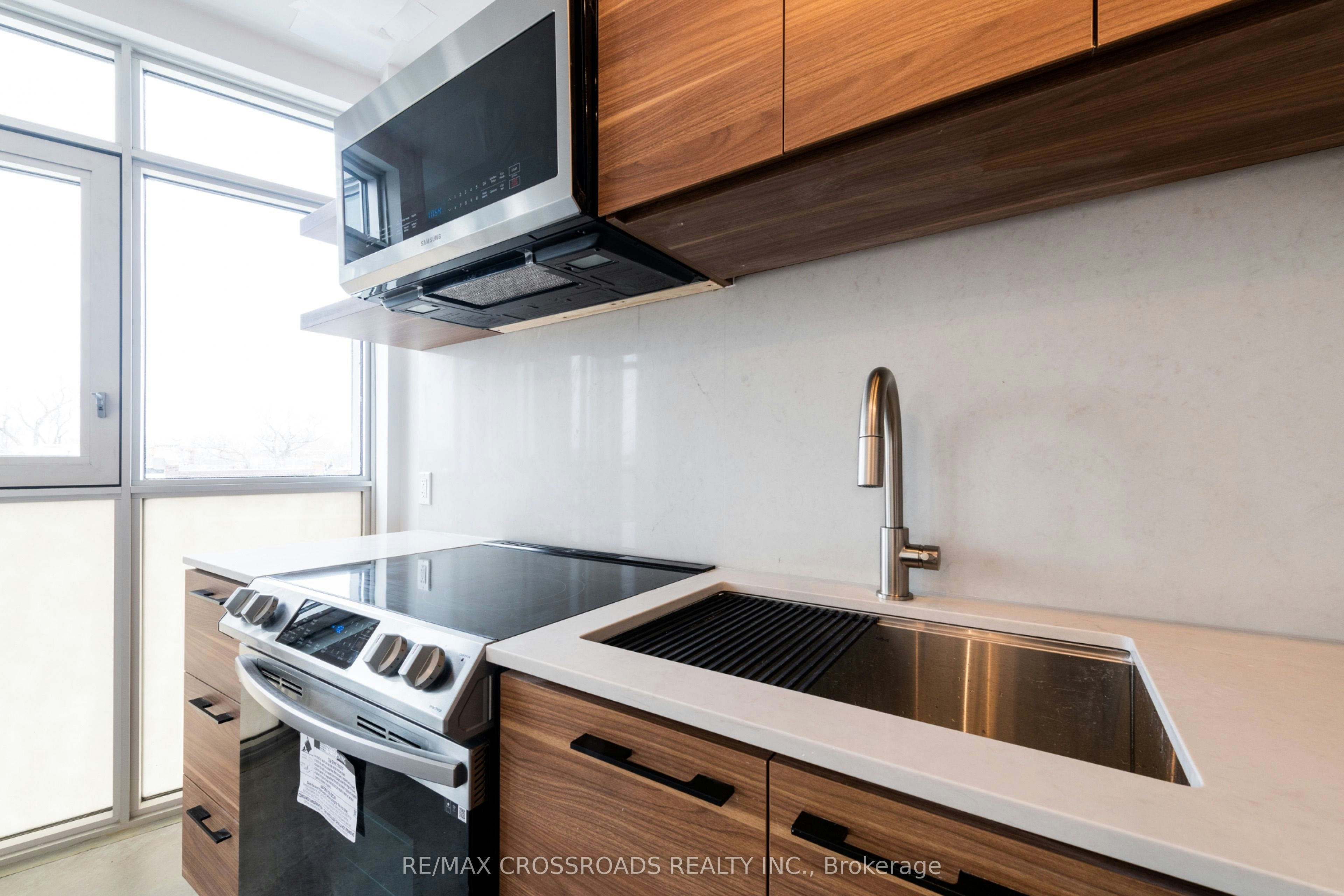 3A-3333 Dundas Street W, Toronto, ON, M6P 2A6 - 4