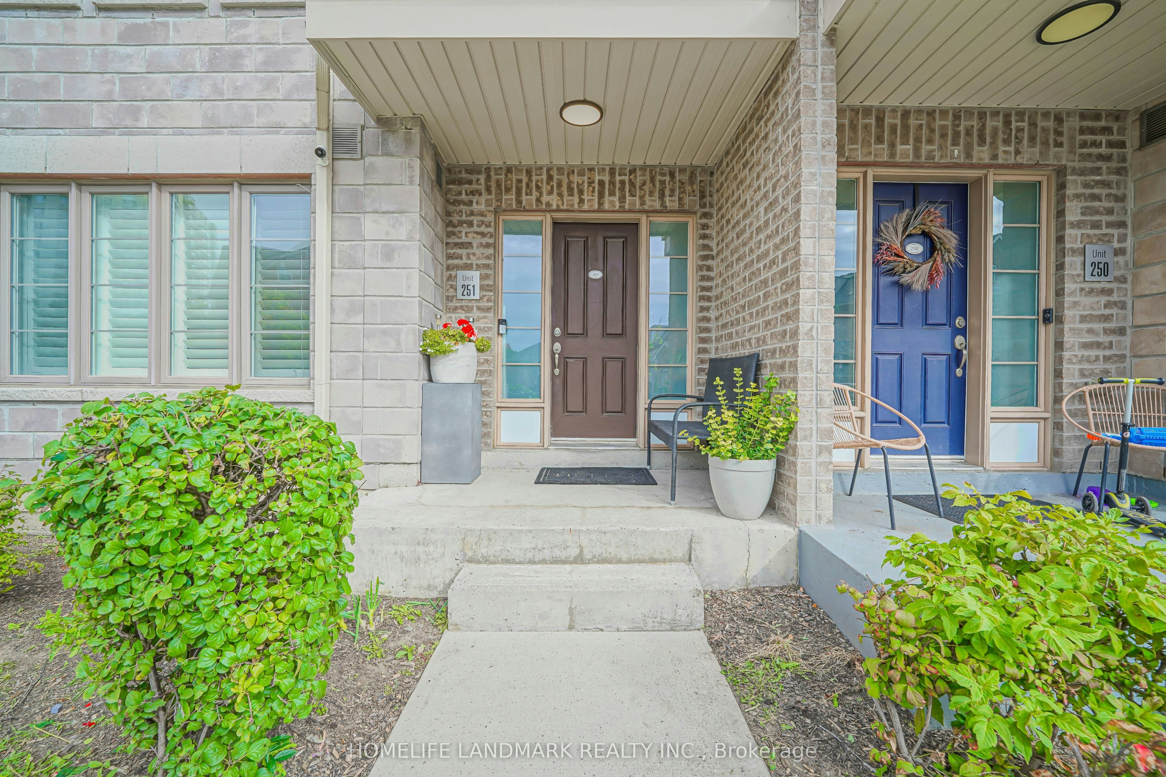 251-60 Parrotta Drive, Toronto, ON, M9M 0E5