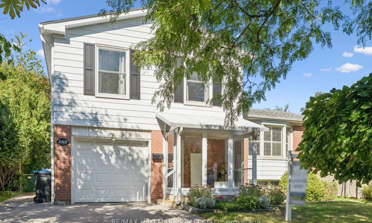 2209 Buttonbush Crescent