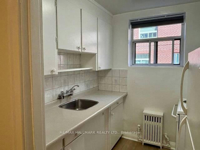 B2-11 Anglesey Boulevard, Toronto, ON, M9A 3B2 - 5