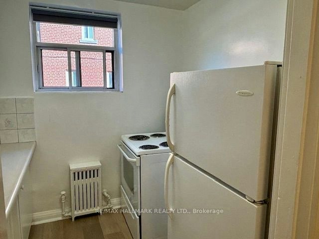 B2-11 Anglesey Boulevard, Toronto, ON, M9A 3B2 - 4